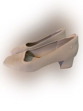 Women's Low Block Heel Knit Pumps in Light Beige